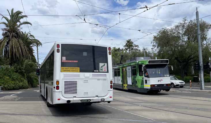 Transporter Scania L94UB Volgren CR224L BS03JP & Yarra Trams Class B 2132